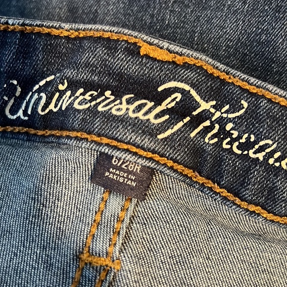 Universal Thread High Rise Skinny | Size 6/28R - Picture 3 of 5